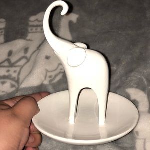 Elephant ring holder